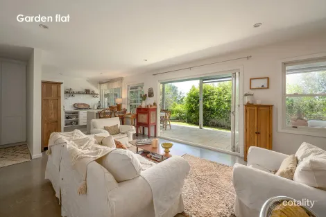 Property photo of 8 Bulgoon Crescent Ocean Shores NSW 2483