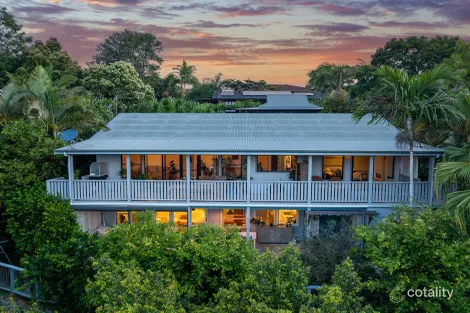 Property photo of 8 Bulgoon Crescent Ocean Shores NSW 2483