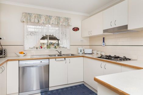 Property photo of 24/8 Monteith Crescent Endeavour Hills VIC 3802