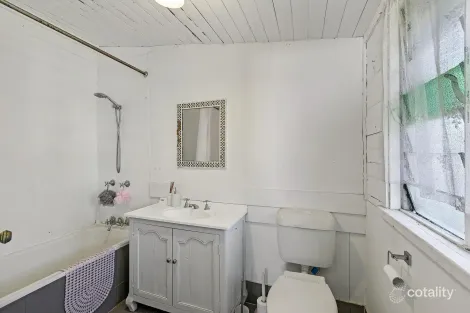 Property photo of 18 Taylor Street Park Avenue QLD 4701