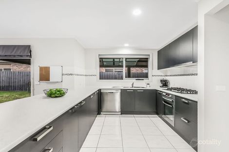 Property photo of 50 Rosella Avenue Pakenham VIC 3810