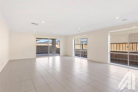 Property photo of 21 Weemala Grove Werribee VIC 3030