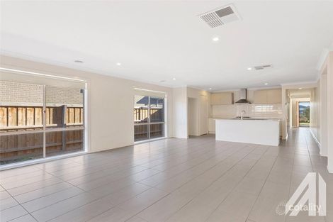 Property photo of 21 Weemala Grove Werribee VIC 3030