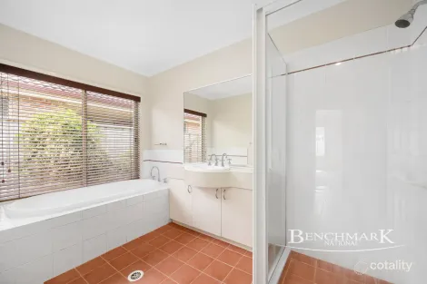 Property photo of 16 Geebung Court Voyager Point NSW 2172