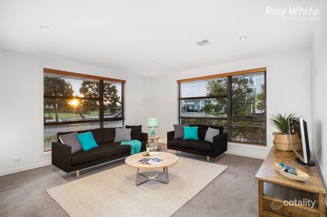 Property photo of 2 Jubilee Boulevard Waterways VIC 3195