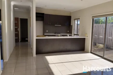 Property photo of 2/34 Finchley Park Crescent Tarneit VIC 3029