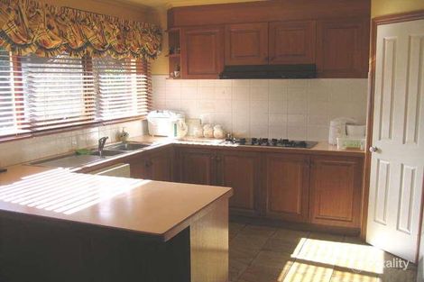 Property photo of 10 Ellaswood Close Berwick VIC 3806