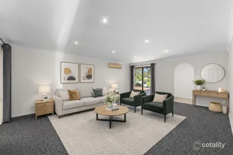 Property photo of 10 Fox Close Kariong NSW 2250