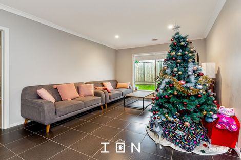 Property photo of 19 Macreadie Drive Berwick VIC 3806