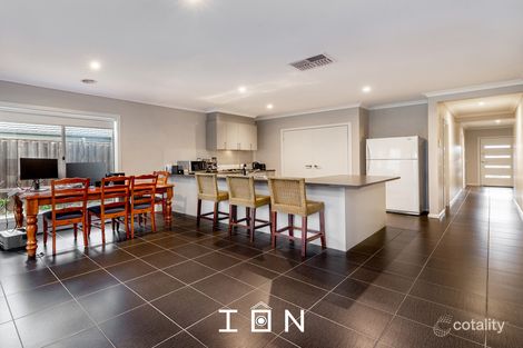 Property photo of 19 Macreadie Drive Berwick VIC 3806