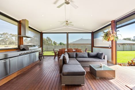 Property photo of 34 Amberly Drive Drouin VIC 3818