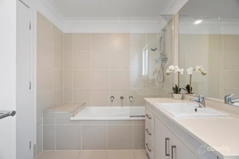 Property photo of 11/129 Barbaralla Drive Springwood QLD 4127