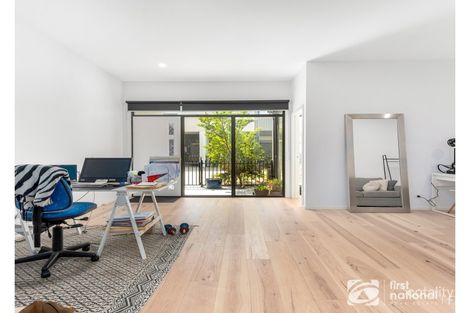 Property photo of 8 Push-Pea Way Cranbourne West VIC 3977