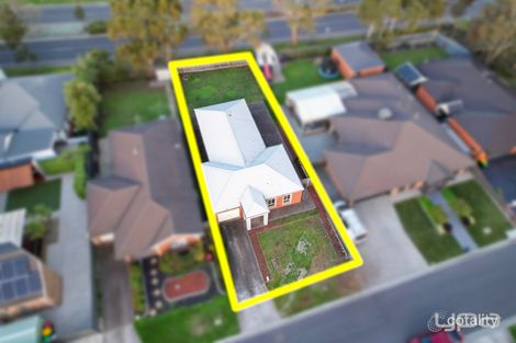 Property photo of 8 Dickerson Way Caroline Springs VIC 3023