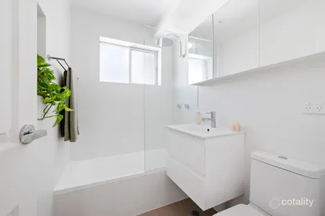 Property photo of 16/13 Fairway Close Manly Vale NSW 2093