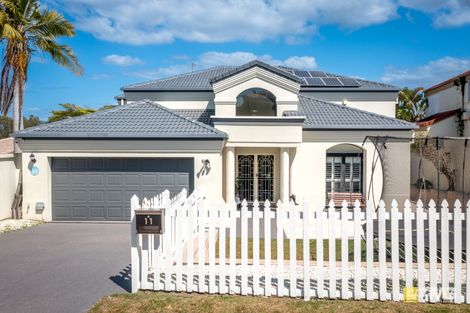Property photo of 11 Kingston Heath Place Robina QLD 4226