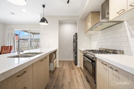 Property photo of 33 Rosette Crescent Rockbank VIC 3335