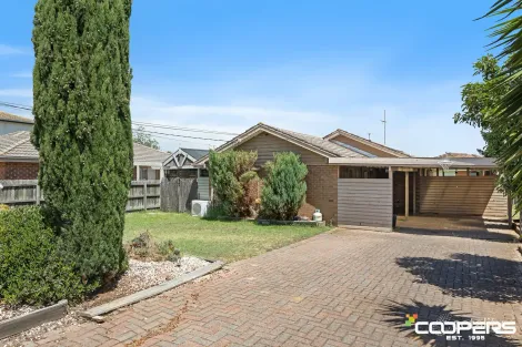 33 Lorimer St, Melton, VIC 3337