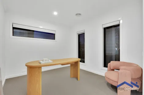 Property photo of 811 Aitken Boulevard Craigieburn VIC 3064