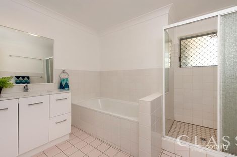 Property photo of 2/253 Riding Road Balmoral QLD 4171