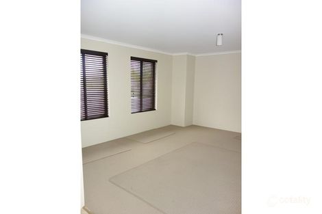2 Sacred Gld, Harrisdale, WA 6112