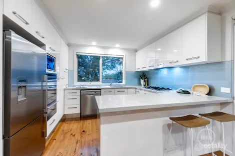 Property photo of 21 Macdhui Avenue Eltham North VIC 3095