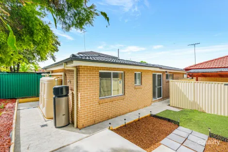 Property photo of 4A Cunningham Close St Clair NSW 2759