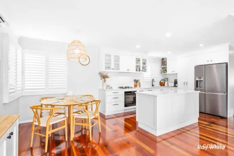 18 CHRISNEY ST, LAMMERMOOR, QLD 4703