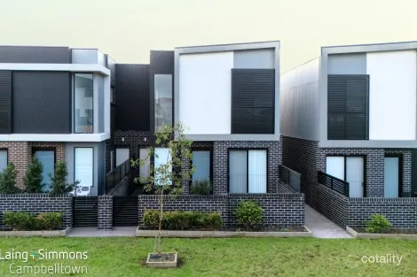 Property photo of 12/30 Isabella Crescent Glenfield NSW 2167