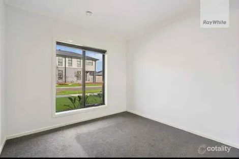 Property photo of 30 Kangaroo Crescent Aintree VIC 3336