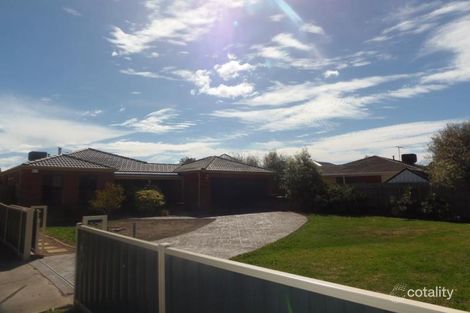 Property photo of 10 Rising Court Hillside VIC 3037