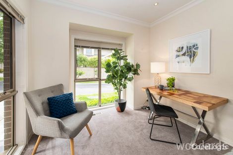 Property photo of 19 Kingswood Rise Box Hill South VIC 3128