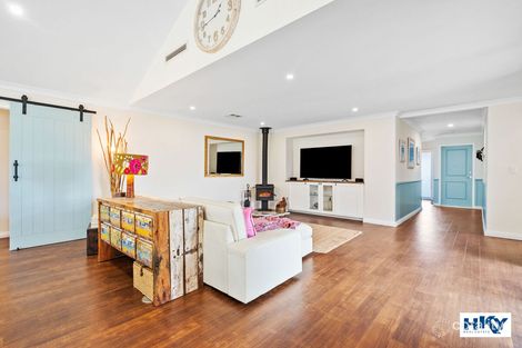 Property photo of 8 Compass Circle Yanchep WA 6035