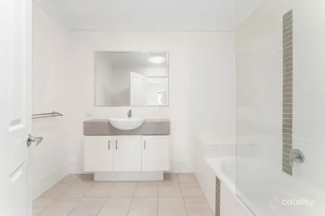 Property photo of 4 Larcom Crescent Redbank Plains QLD 4301