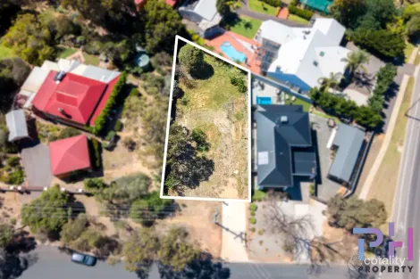 4 Harley St, Strathdale, VIC 3550