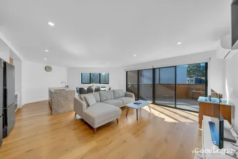Property photo of 38 Nova Circuit Bundoora VIC 3083