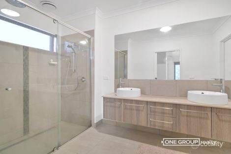 Property photo of 8 Eynesbury View Wollert VIC 3750