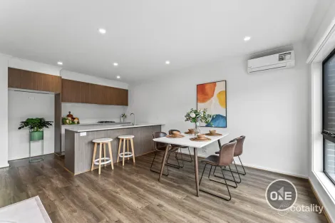 Property photo of 37 Cultura Walk Cranbourne West VIC 3977