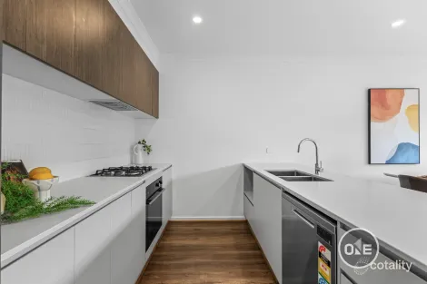 Property photo of 37 Cultura Walk Cranbourne West VIC 3977