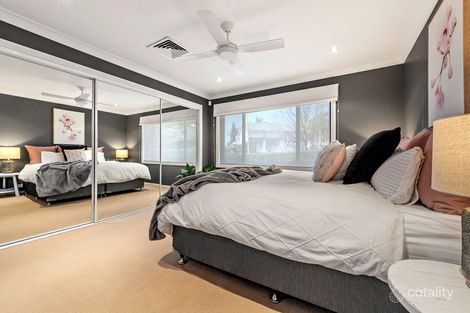 Property photo of 10 Hillview Crescent Macquarie Hills NSW 2285