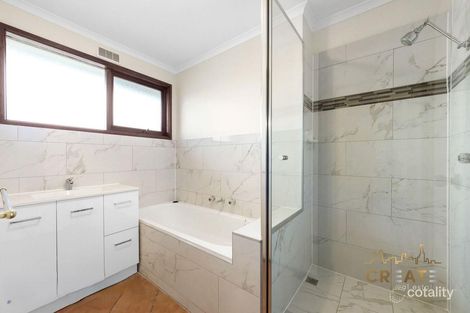 Property photo of 5 Cavell Close St Albans VIC 3021