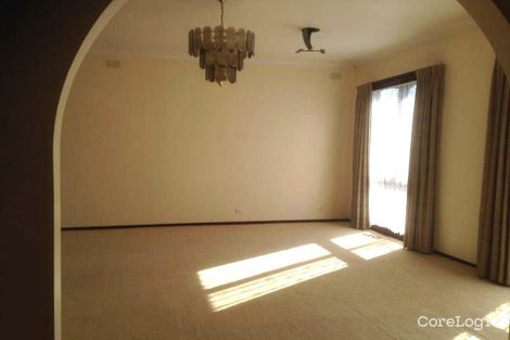Property photo of 7 Joseph Banks Crescent Endeavour Hills VIC 3802