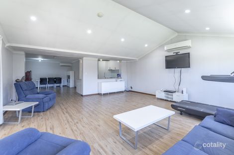Property photo of 32 Broadwater Gardens South Lake WA 6164