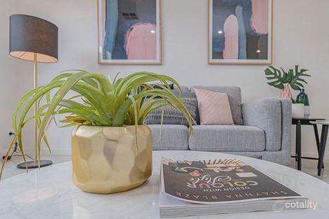 Property photo of 18 Mountaineer Drive Roxburgh Park VIC 3064