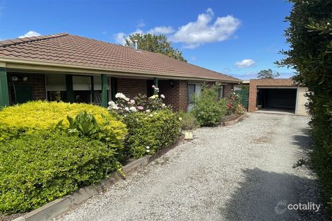 Property photo of 1 Collins Crescent Berwick VIC 3806