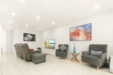 Property photo of 1/19 Chiswick Road Greenacre NSW 2190
