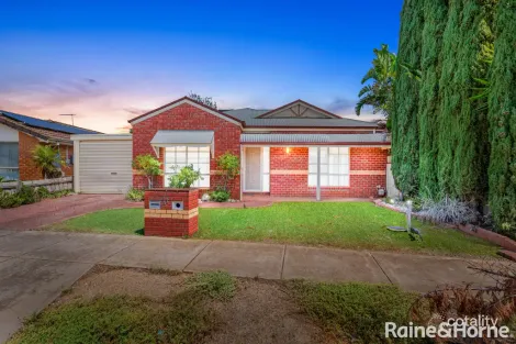 11 Clarendon Dr, Melton South, VIC 3338