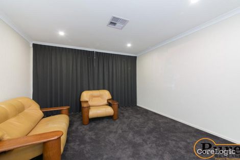 Property photo of 11 Dinnigan Crescent Durack QLD 4077