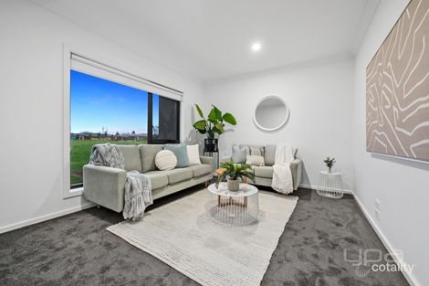 Property photo of 21 Odin Walk Melton South VIC 3338