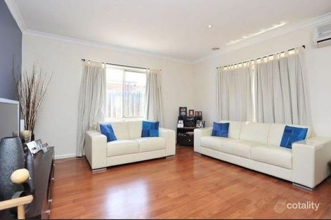 Property photo of 33 Rutherglen Crescent Gowanbrae VIC 3043